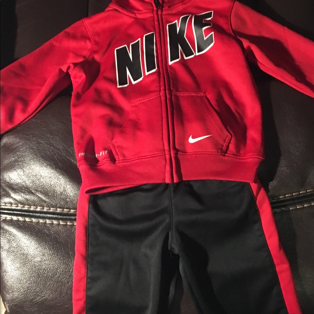 18 month Nike active wear in EUC